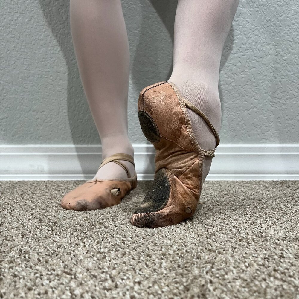 1 Pair Bloch Hybrid leather ballet slippers very used ballerina